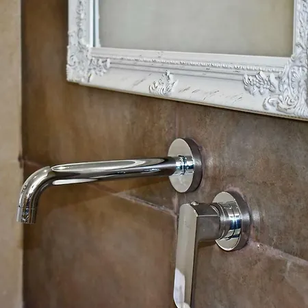 דירה Ifestio ,room With Courtyard אדאמאס