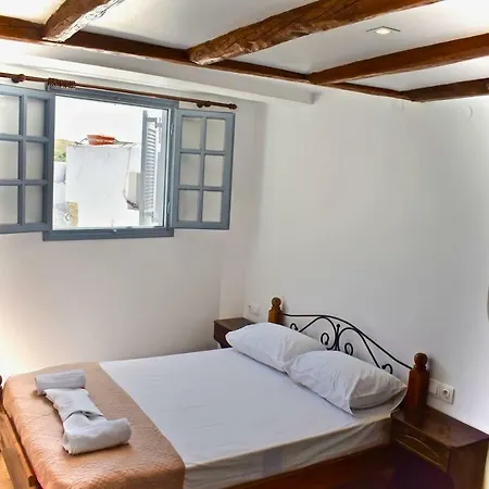 Ifestio ,room With Courtyard